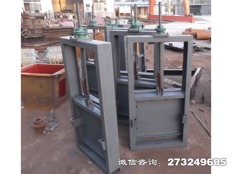 機閘一體鑄鐵閘門是專為水利工程設(shè)計的高效控制設(shè)備，采用鑄鐵材質(zhì)，具備良好的耐腐蝕性和機械強度。該閘門集機械啟閉與水閘功能于一體，操作簡便，維護成本低，適用于各類水工建筑物，確保了水利設(shè)施的穩(wěn)定運行和水資源的有效管理。